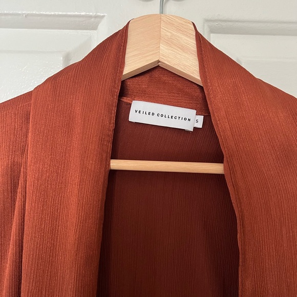 Veiled Collection Textured Open Abaya - Picture 3 of 12